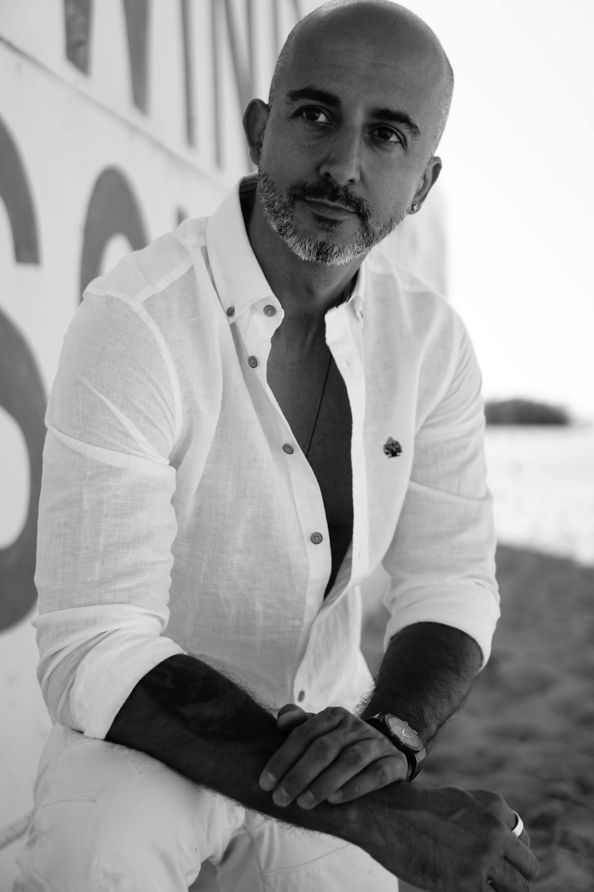 Black and white portrait of Rob Toth in a white linen shirt